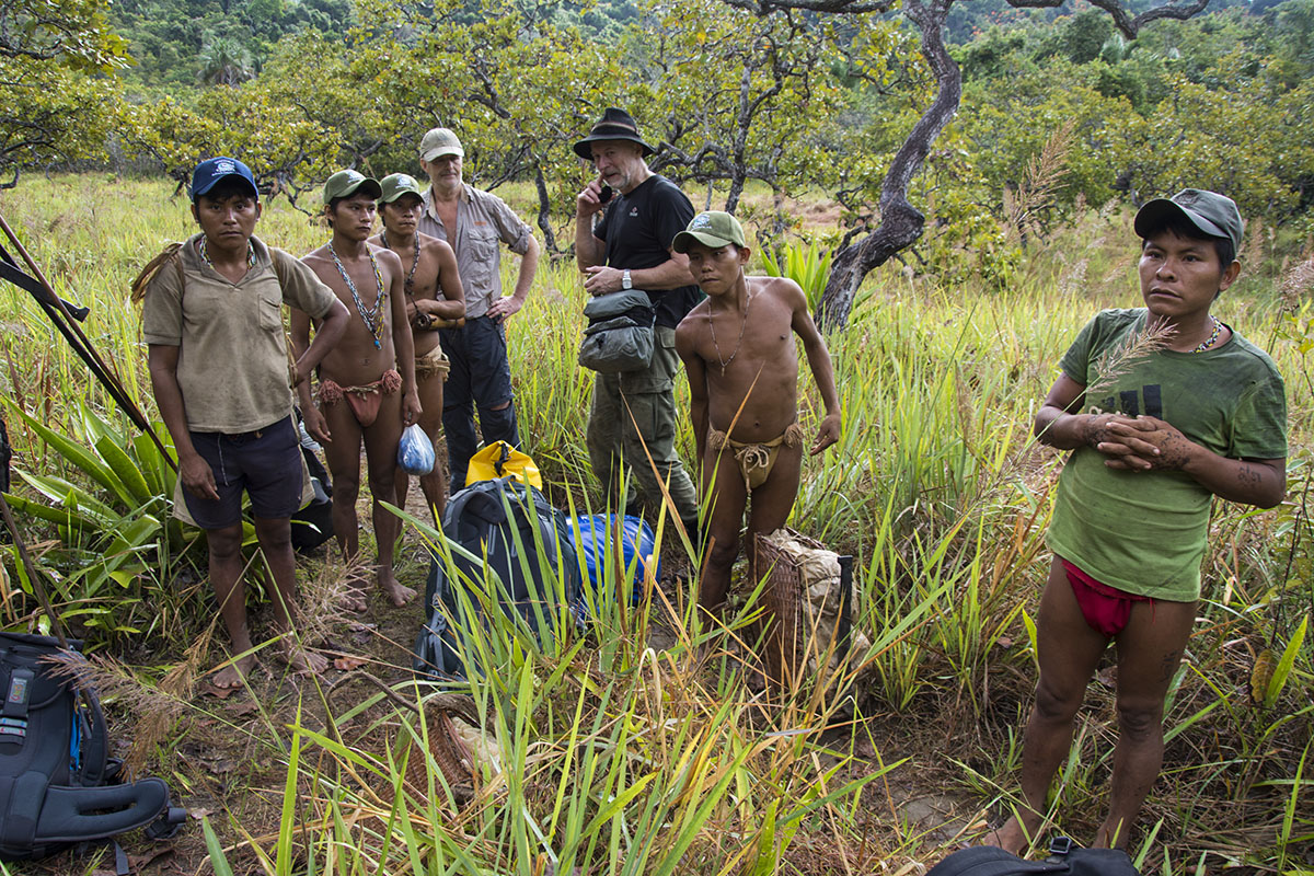<p>On foot. A several-day crossing of the Maigualida Mountains is not possible without local guides and porters (Pavol Barabáš and me with Hoti). Venezuela (photo Peter Ondrejovič).</p>