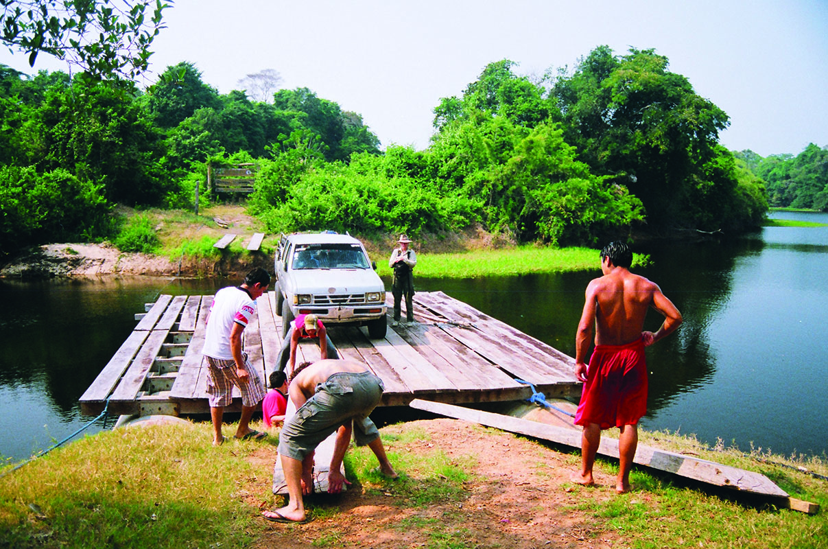 <p>And finaly the car! A ferry across the Paraguá River to Noel Kempff Mercado National Park. Bolivia.</p>